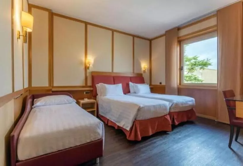 コンフォートトリプルルーム, Hilton Garden Inn Rome Colosseum