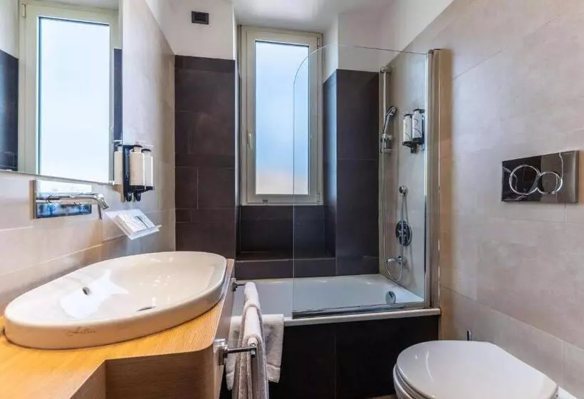 コンフォートトリプルルーム, Hilton Garden Inn Rome Colosseum