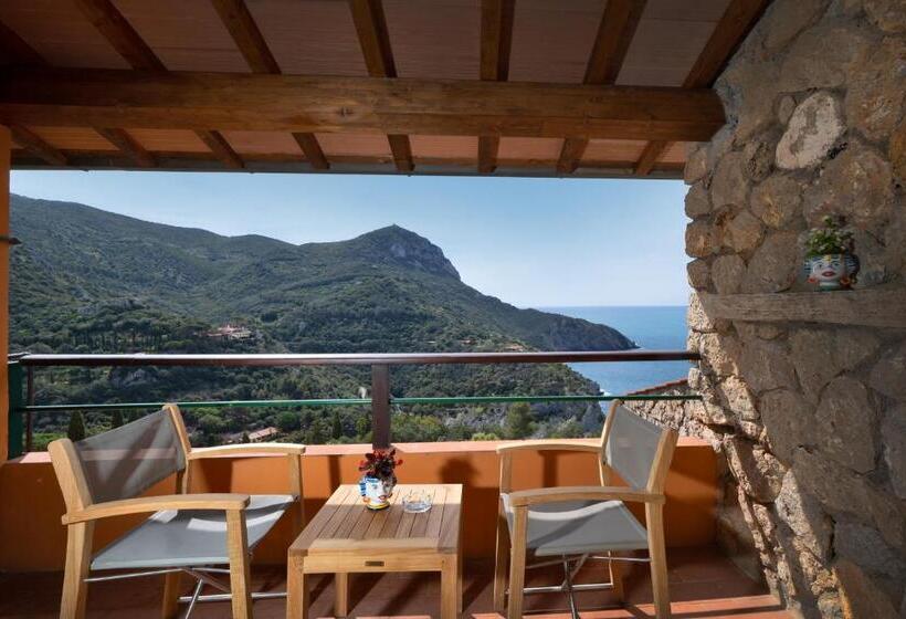 غرفة ديلوكس مطلّة علي البحر, Boutique Hotel Torre Di Cala Piccola