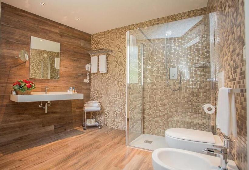 جناح جونيور, Boutique Hotel Torre Di Cala Piccola