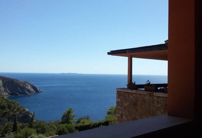 غرفة ديلوكس مطلّة علي البحر, Boutique Hotel Torre Di Cala Piccola