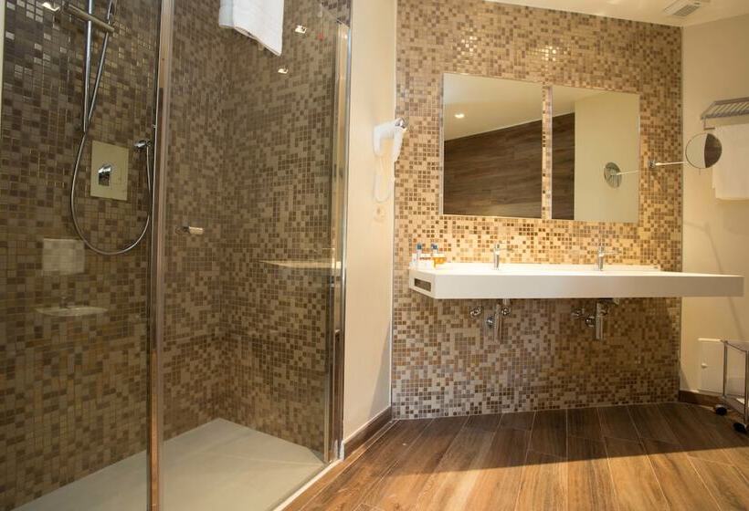 جناح جونيور, Boutique Hotel Torre Di Cala Piccola