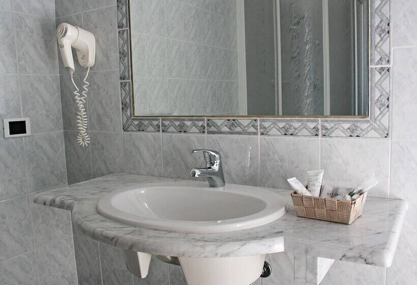 스탠다드 트리플 룸, Centrale