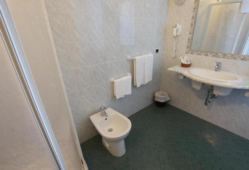 스탠다드 트리플 룸, Centrale