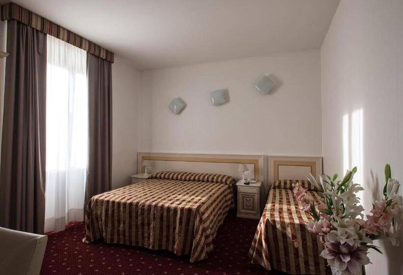 스탠다드 트리플 룸, Centrale