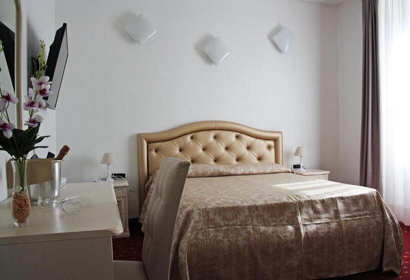 수피리어 룸, Centrale