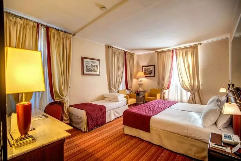 اتاق استاندارد سه نفره, Colonna Palace