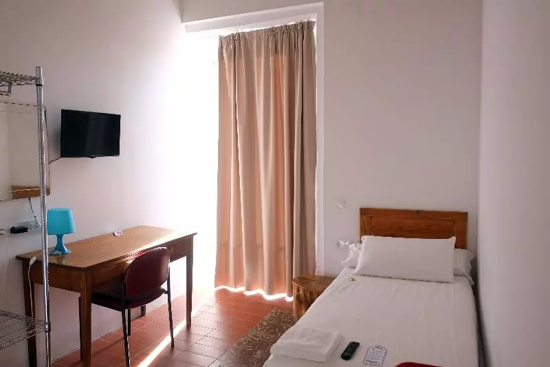 اتاق استاندارد سه نفره, Colonna Palace