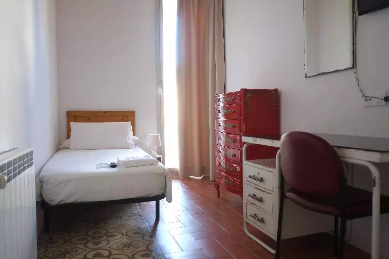 اتاق استاندارد سه نفره, Colonna Palace