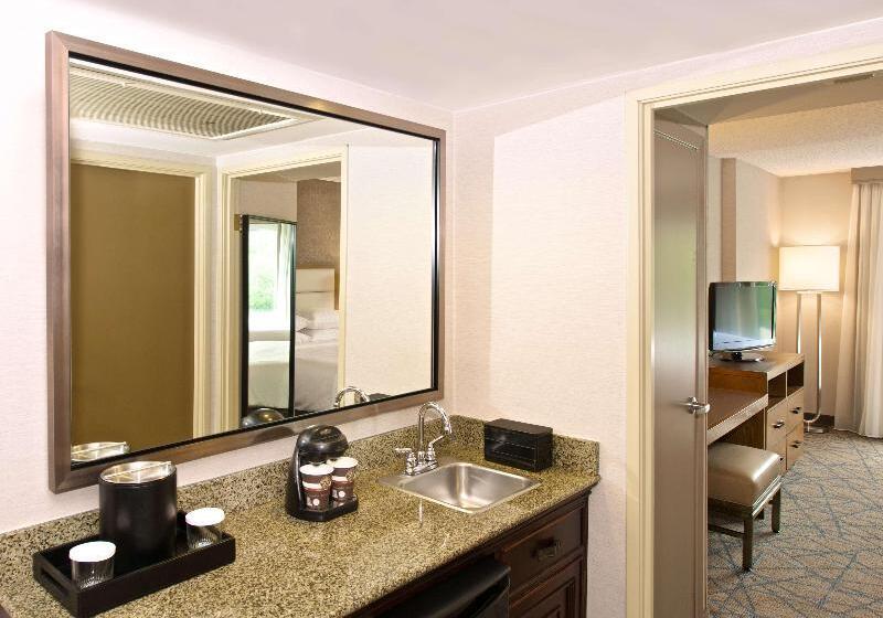 اتاق استاندارد سه نفره, Colonna Palace