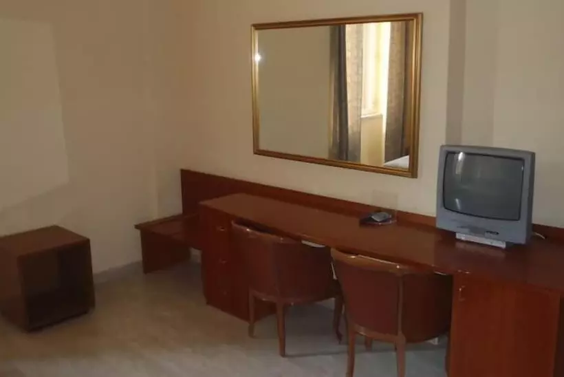 Standard Kolmen Hengen Huone, B&B HOTEL Pesaro Des Bains