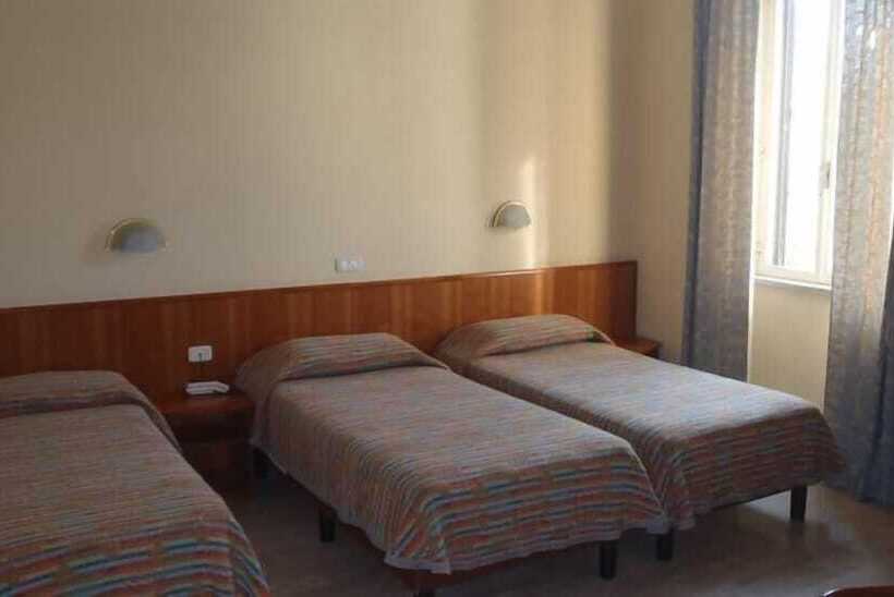 غرفة قياسية ثلاثية, Nouvel Hotel Des Bains