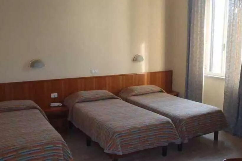 Standard Kolmen Hengen Huone, B&B HOTEL Pesaro Des Bains