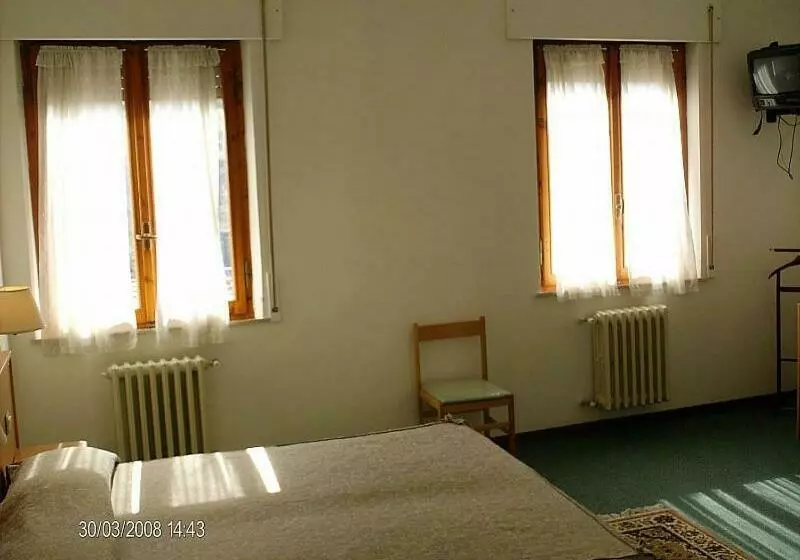 Superior-huone, Etruria