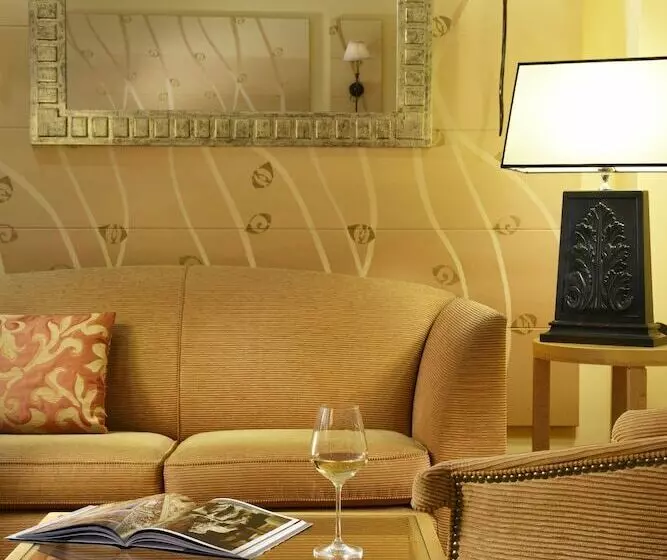 سوییت جونیور, Fh55 Grand Hotel Palatino