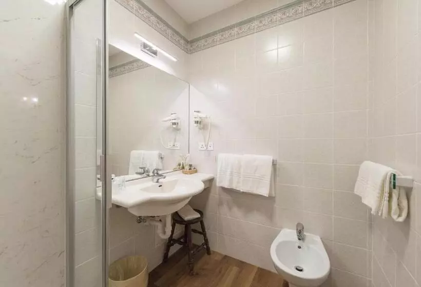 اتاق اکونومی, Grand Hotel Liberty