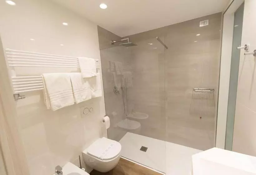 اتاق استاندارد با تخت دوبل, Grand Hotel Liberty