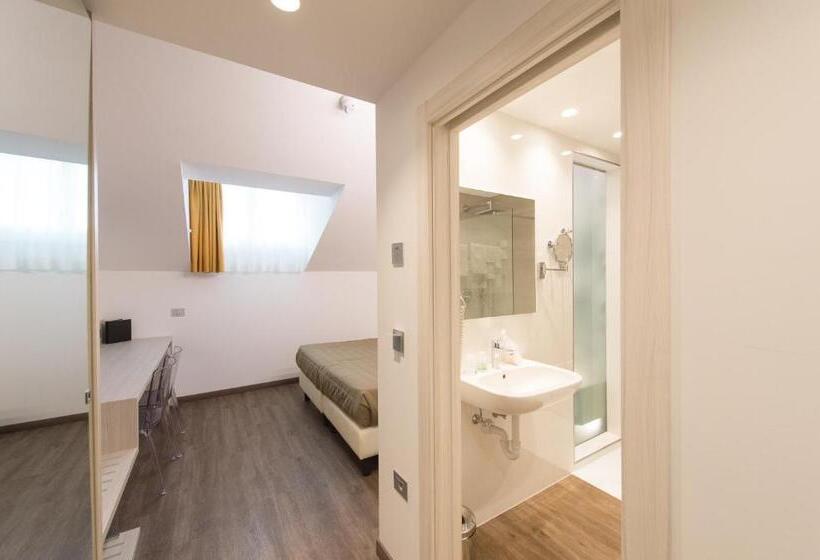 ダブルベッドスタンダードルーム, Grand Hotel Liberty