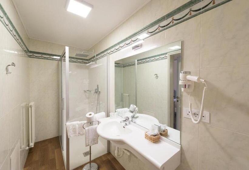 Номер Superior Кровать Кинг, Grand Hotel Liberty