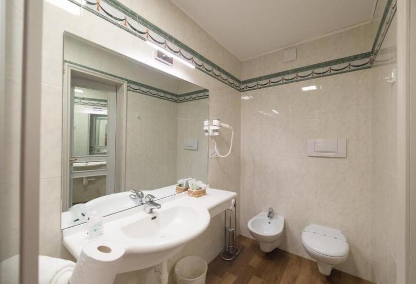 キングサイズベッドのスーペリアルーム, Grand Hotel Liberty