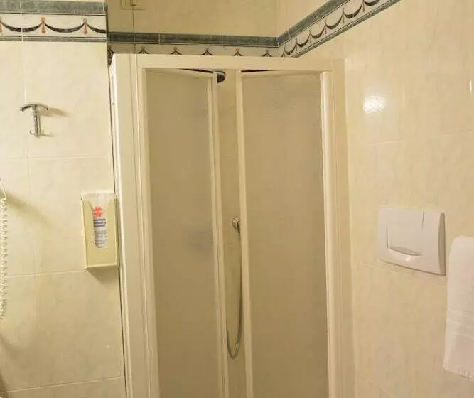اتاق اکونومی, Grand Hotel Liberty