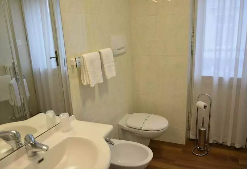اتاق سوپریور سه تخته, Grand Hotel Liberty