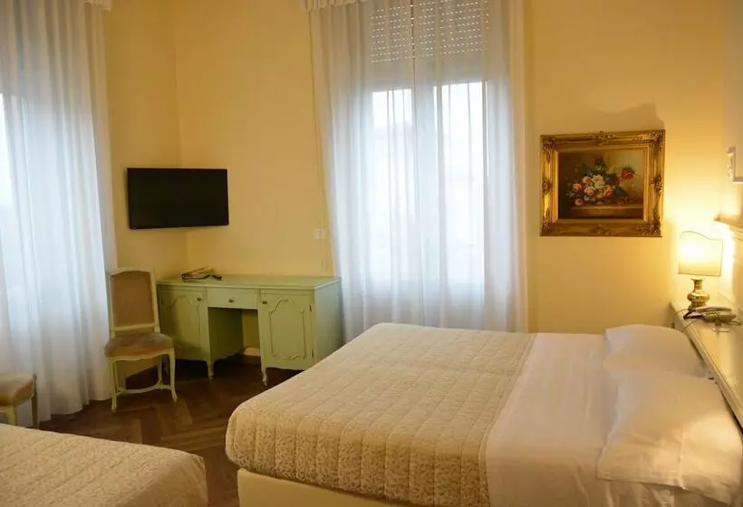 اتاق سوپریور سه تخته, Grand Hotel Liberty
