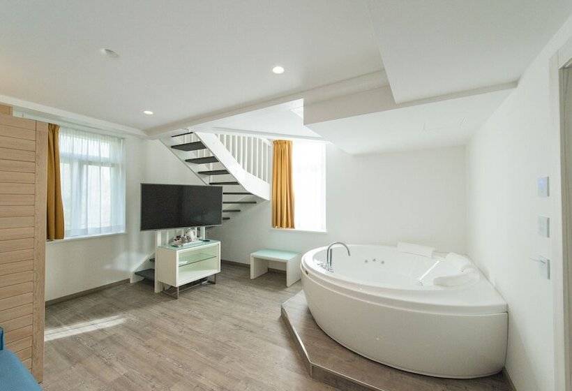 스위트, Grand Hotel Liberty