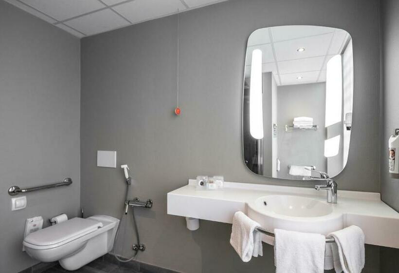 高级三人间, Ibis Milano Centro