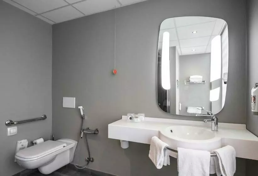 3 Bett Premium Zimmer, Ibis Milano Centro