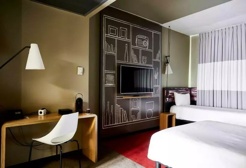 3 Bett Premium Zimmer, Ibis Milano Centro
