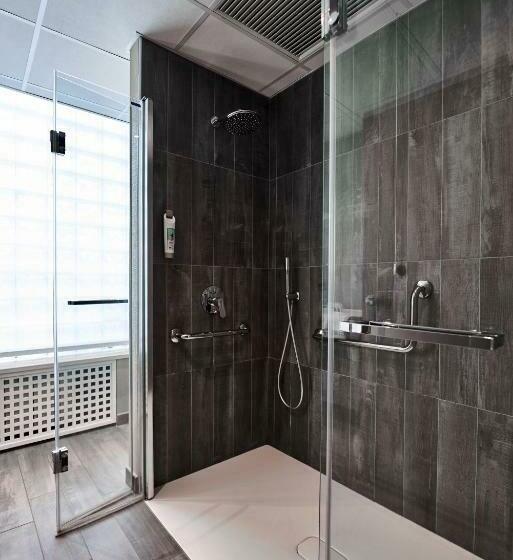 高级三人间, Ibis Milano Centro