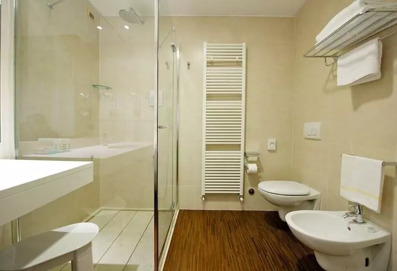 Deluxe-huone, Mercure Parma Stendhal