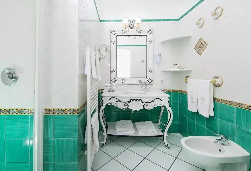 اتاق لوکس با چشم‌انداز دریا, Onda Verde