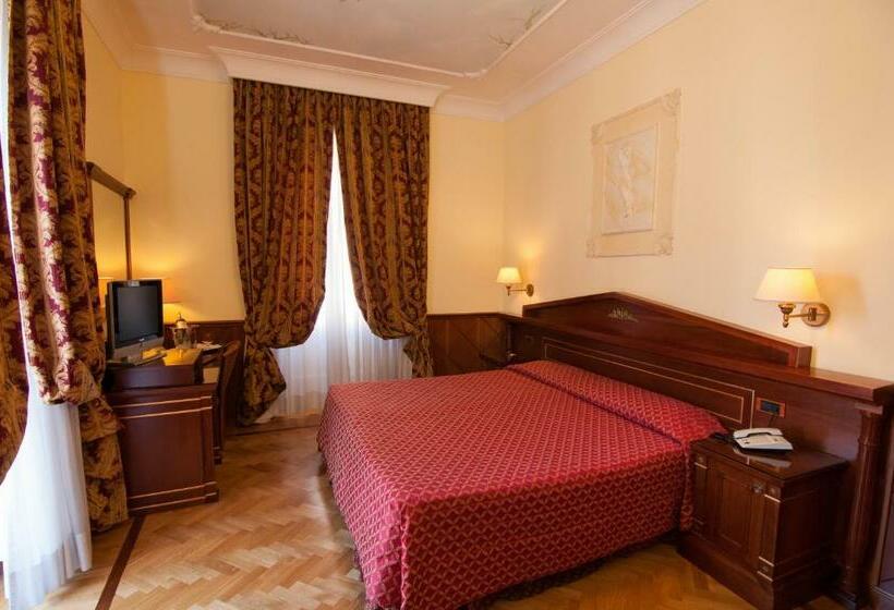 חדר סטנדרט לשלושה, Palladium Palace