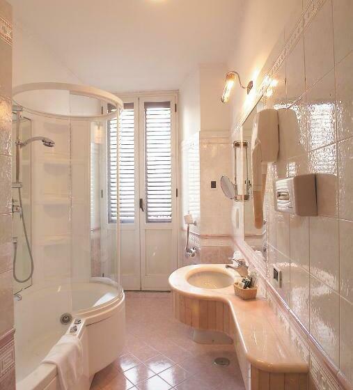 חדר סטנדרט לשלושה, Palladium Palace