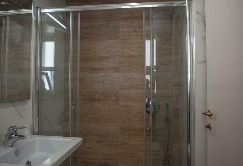 חדר סטנדרט לשלושה, Palladium Palace