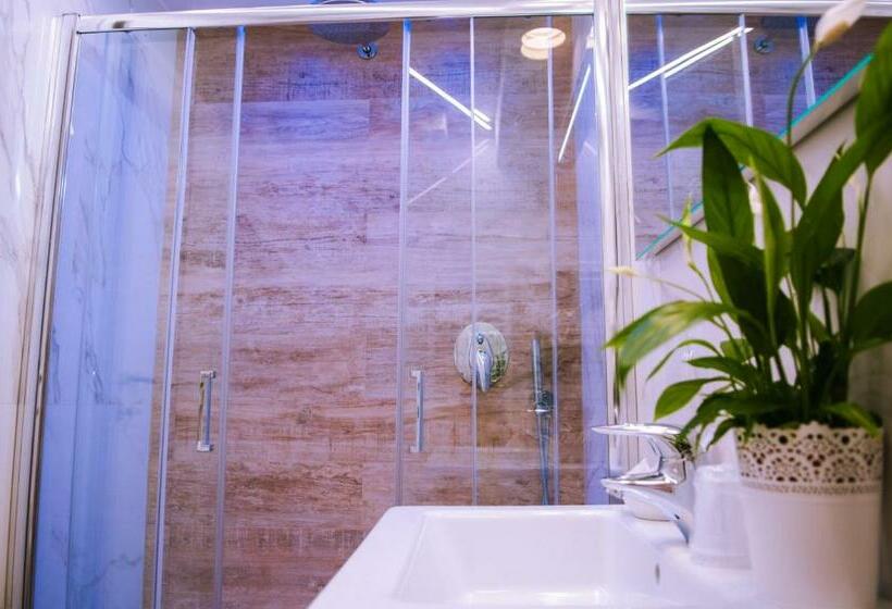 חדר סטנדרט לארבעה, Palladium Palace