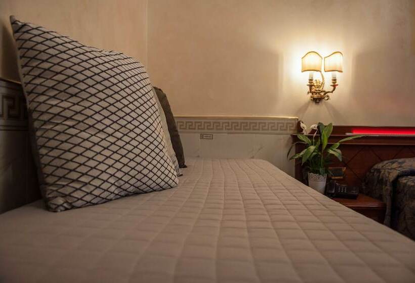 חדר סטנדרט לארבעה, Palladium Palace