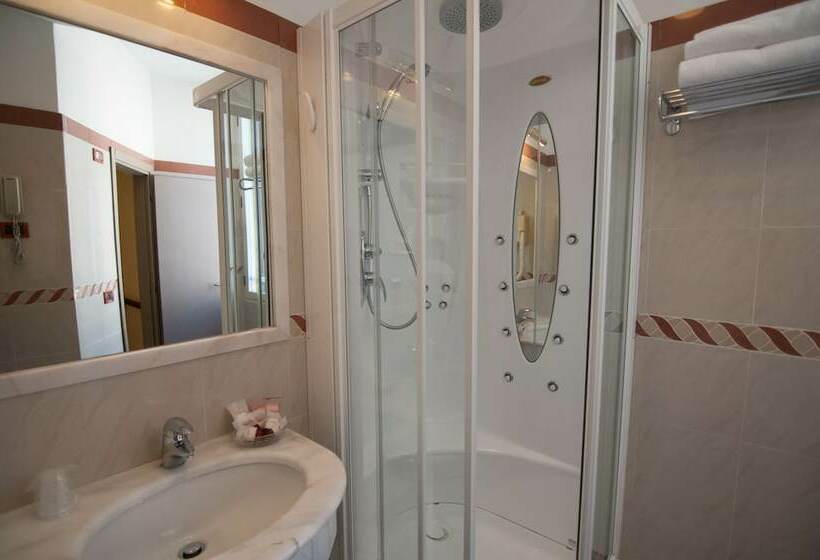 חדר סטנדרט לארבעה, Palladium Palace