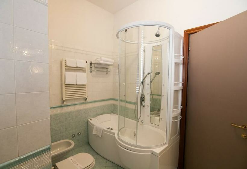 اتاق استاندارد چهار تخته, Palladium Palace