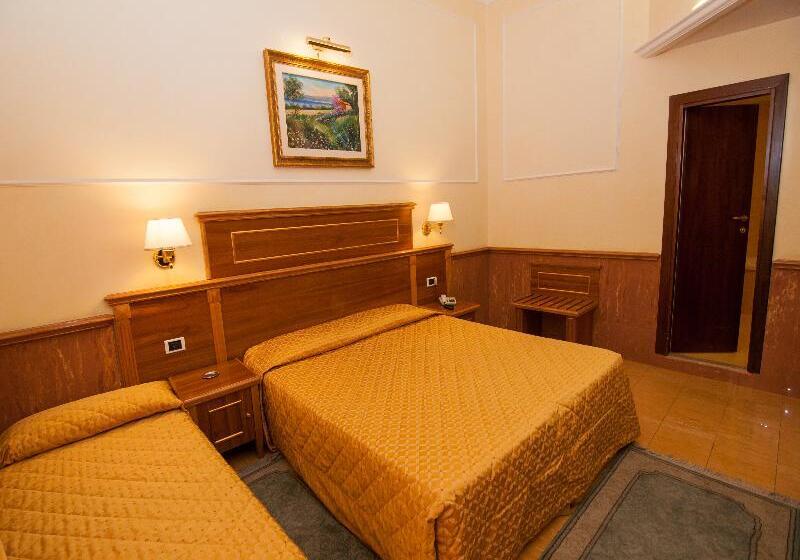 חדר סטנדרט לשלושה, Palladium Palace