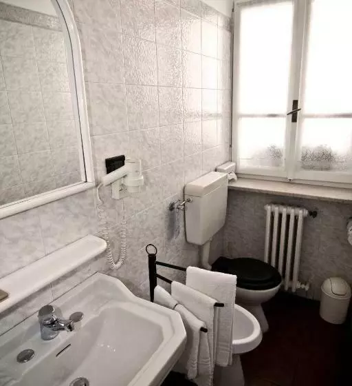 Standard-huone, Regina