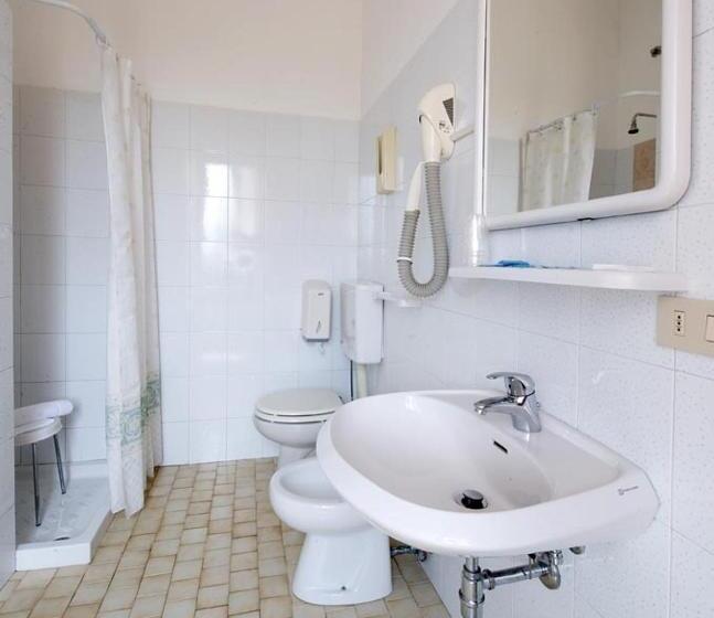 اتاق استاندارد سه نفره, Roma