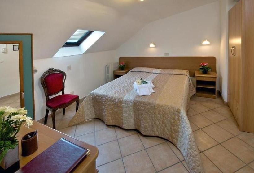 اتاق پنت هاوس, Roma