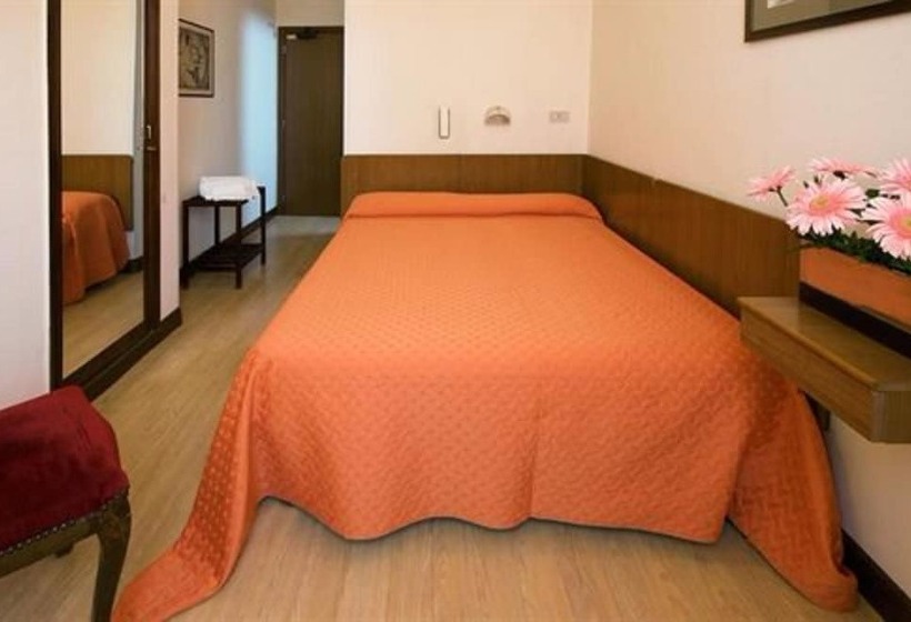 اتاق استاندارد سه نفره, Roma