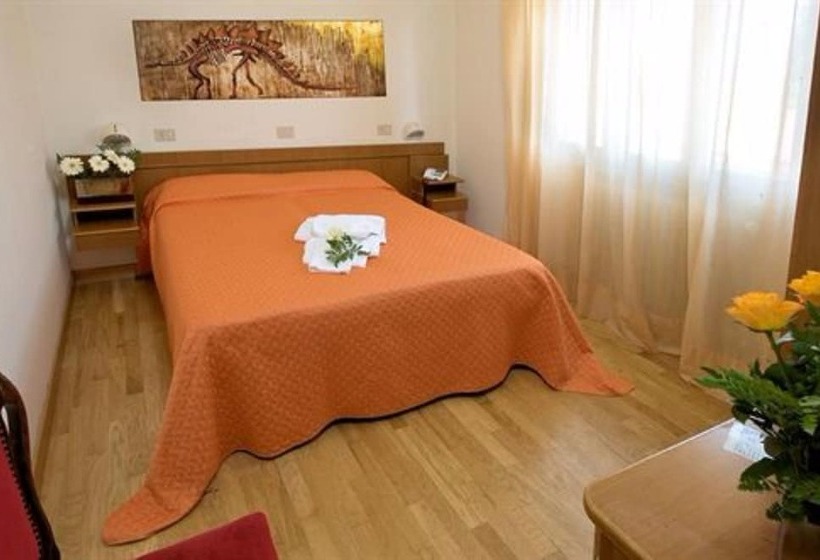 اتاق استاندارد چهار تخته, Roma