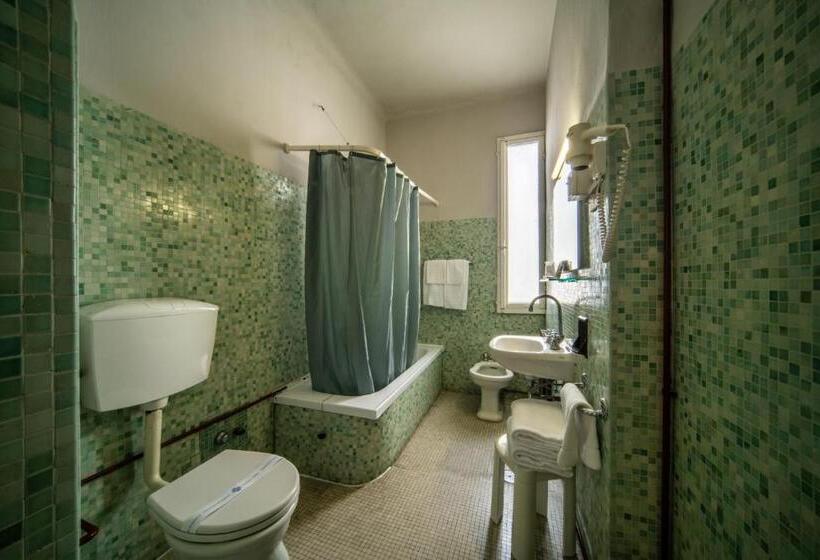 Classic room with river view, Royal Victoria