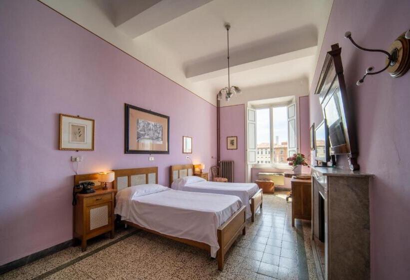 Classic room with river view, Royal Victoria