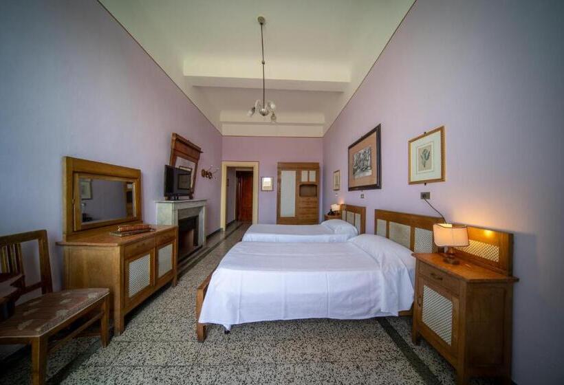 Classic room with river view, Royal Victoria